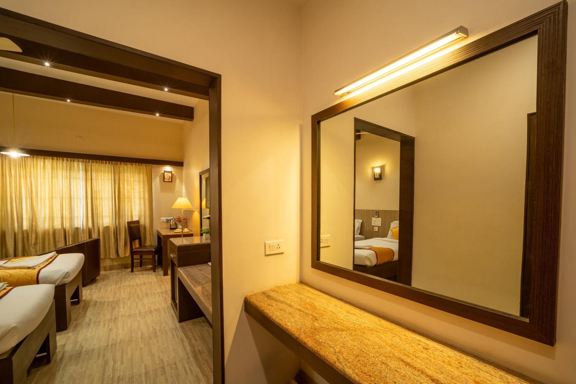 Yagappa Residency Hotel Thanjavur Bagian luar foto