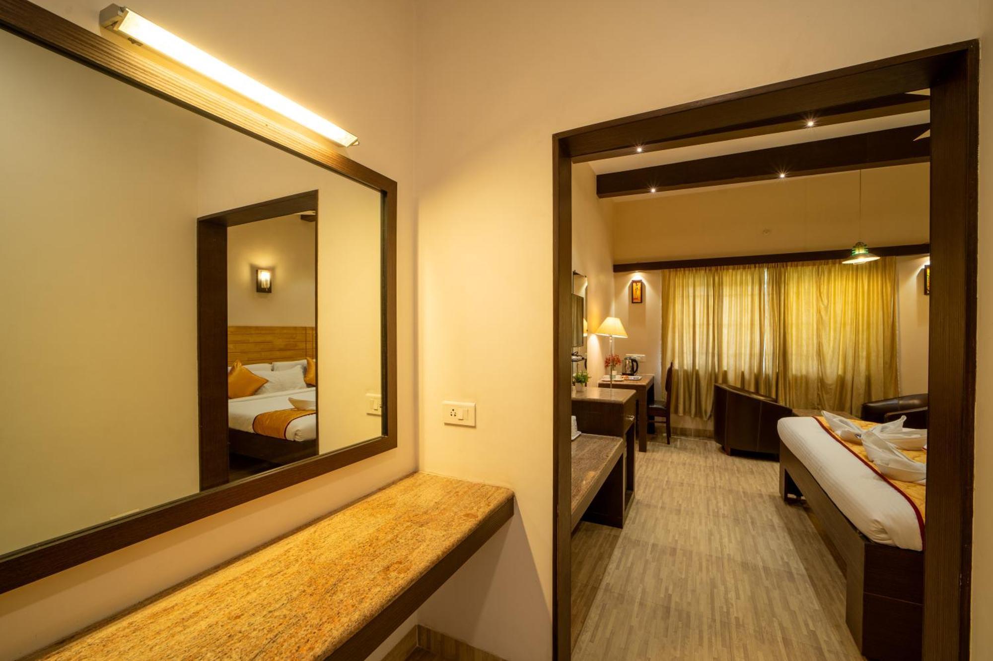 Yagappa Residency Hotel Thanjavur Bagian luar foto